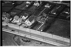 thumbnail: Skråfoto fra 1950-1954 taget 22 meter fra Gammel Køge Landevej 328, st. tv