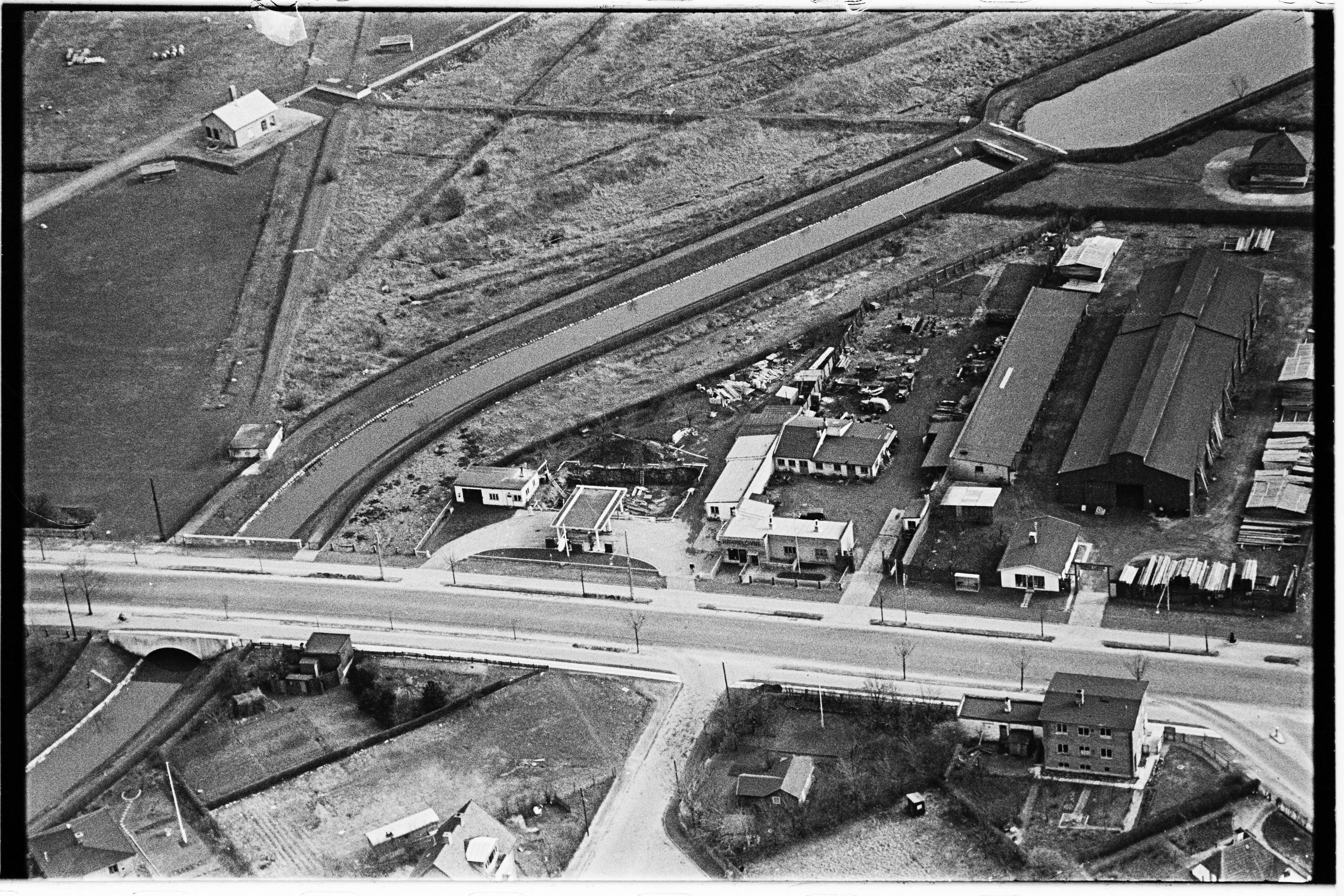 Skråfoto fra 1950-1954 taget 90 meter fra Gammel Køge Landevej 220B, st. tv
