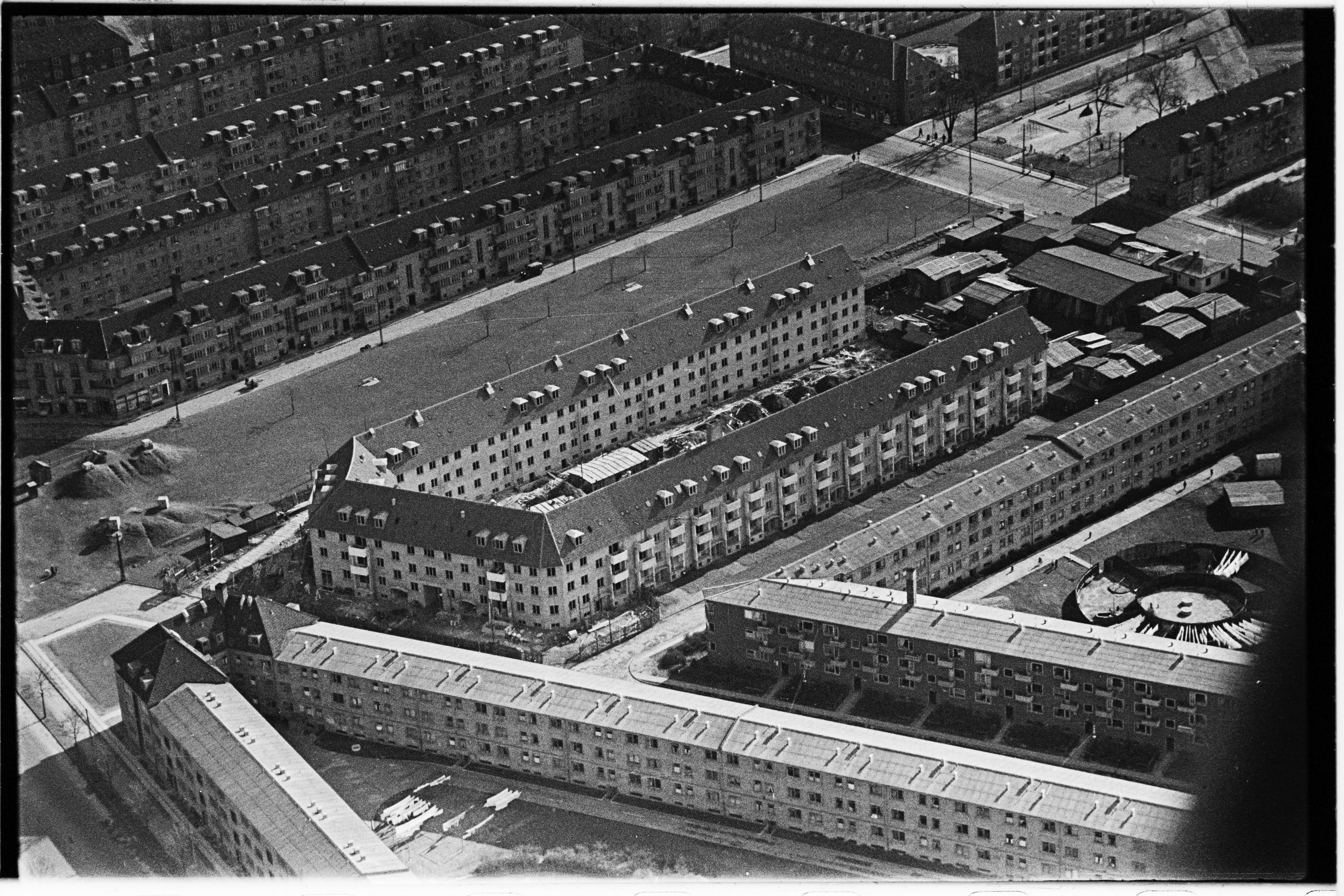 Skråfoto fra 1950-1954 taget 36 meter fra Sjælør Boulevard 43, st. 3