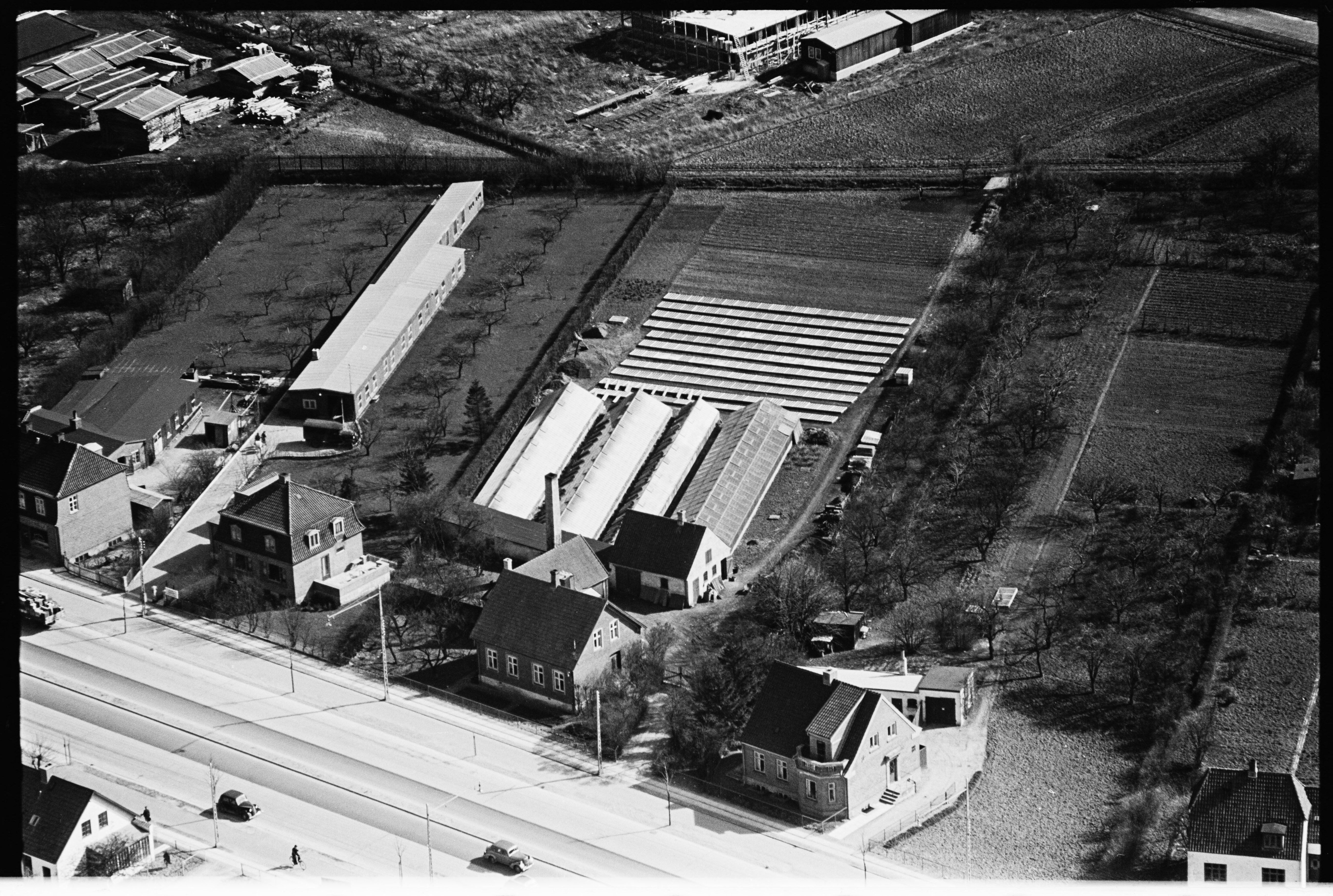Skråfoto fra 1950-1954 taget 92 meter fra Evas Alle 3, st. th