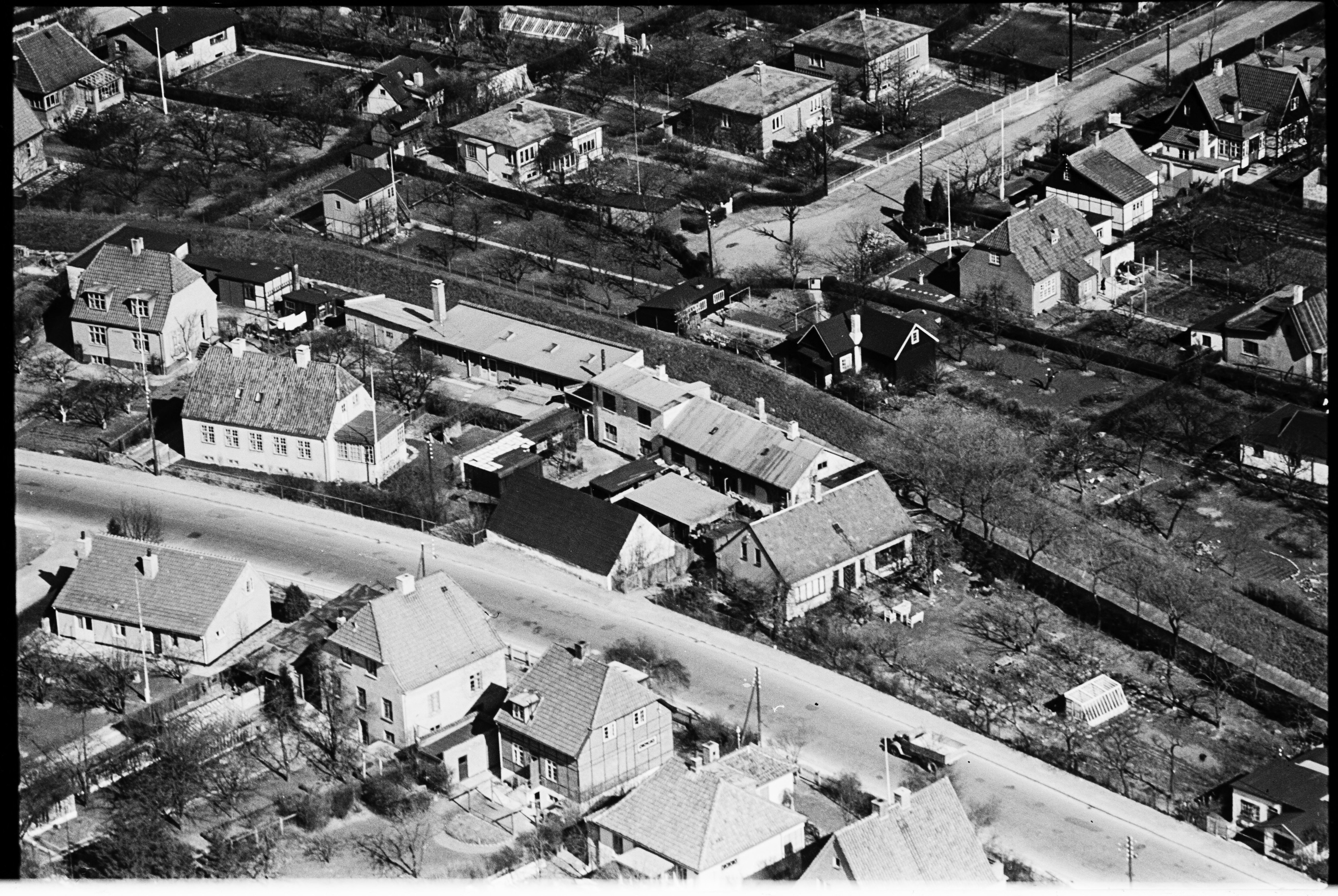 Skråfoto fra 1950-1954 taget 194 meter fra Nybølvej 3