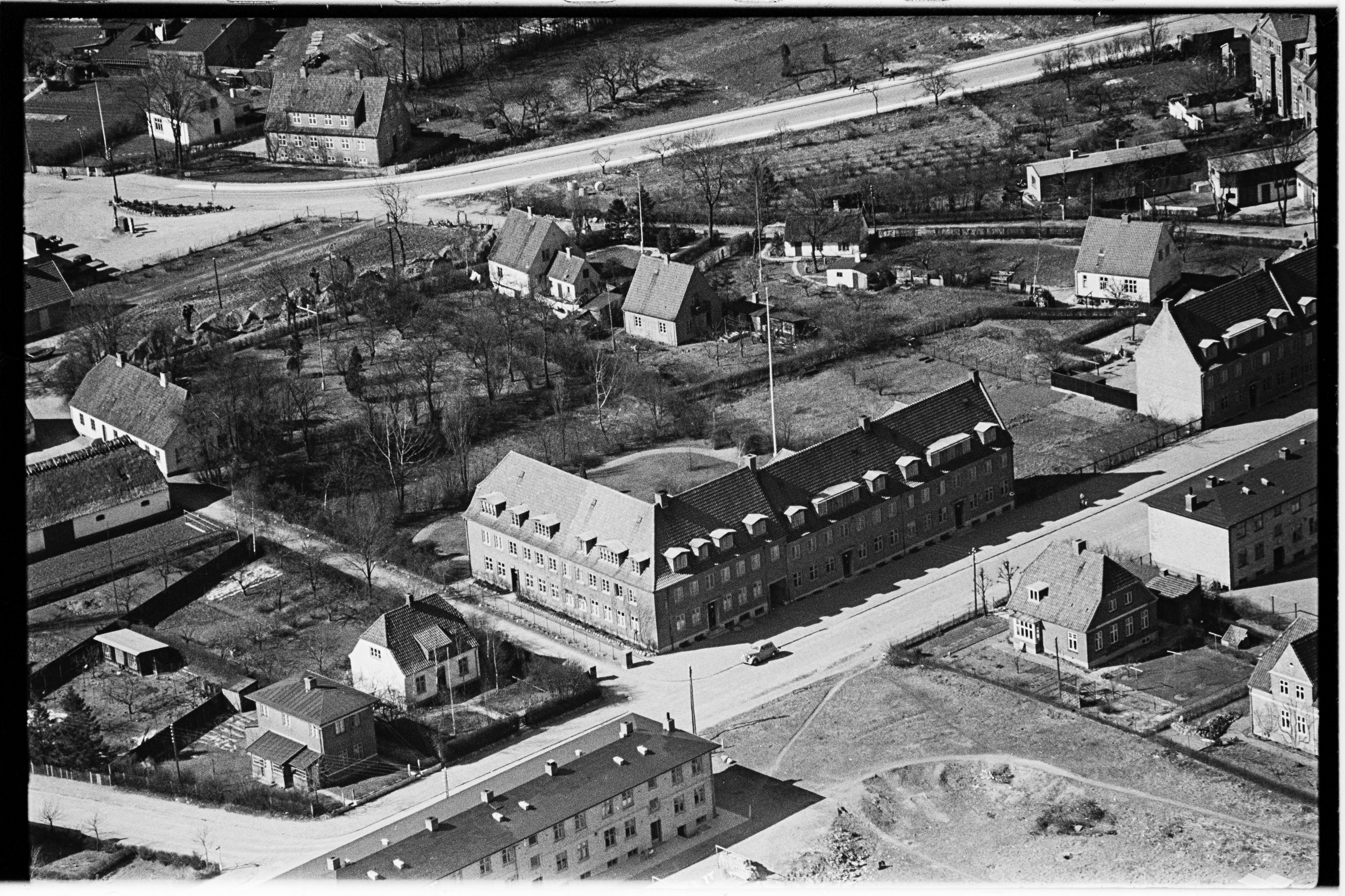 Skråfoto fra 1950-1954 taget 10 meter fra Bagsværddal 10, 1. th