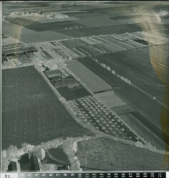 thumbnail: Skråfoto fra 1946-1969 taget 261 meter fra Pilehusene 88