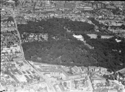 thumbnail: Skråfoto fra 1946-1969 taget 237 meter fra Bag Søndermarken 23, 2. tv