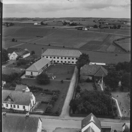 Skråfoto fra 1954 taget 21 meter fra Damgårdsvej 9C, st. 2