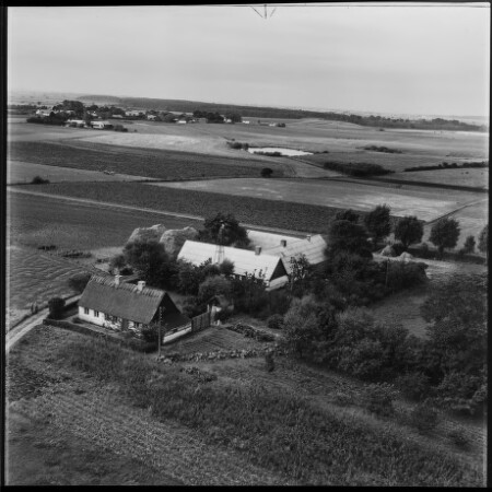 Skråfoto fra 1954 taget 39 meter fra Vinkelhusene 26