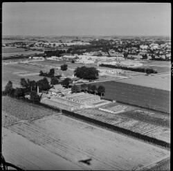 thumbnail: Skråfoto fra 1961 taget 77 meter fra Rønnevangshusene 5, 1. th